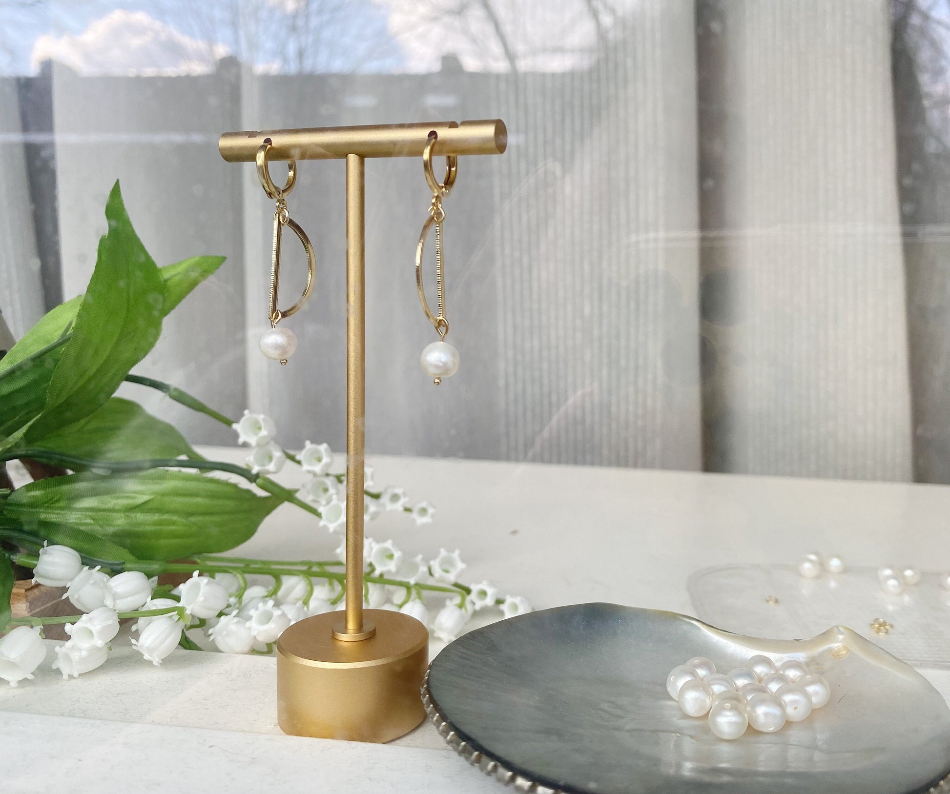 Handmade Crescent Fresh Water Pearl Earring 18K Gold FindingYoYo real pearl