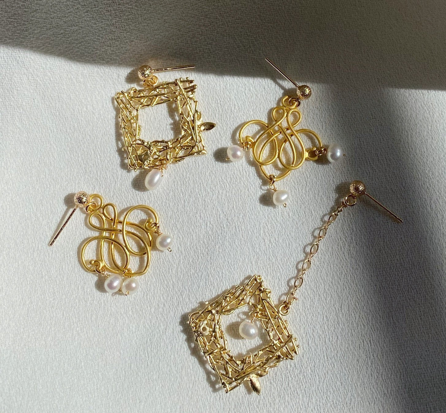 Chirping Window Earrings