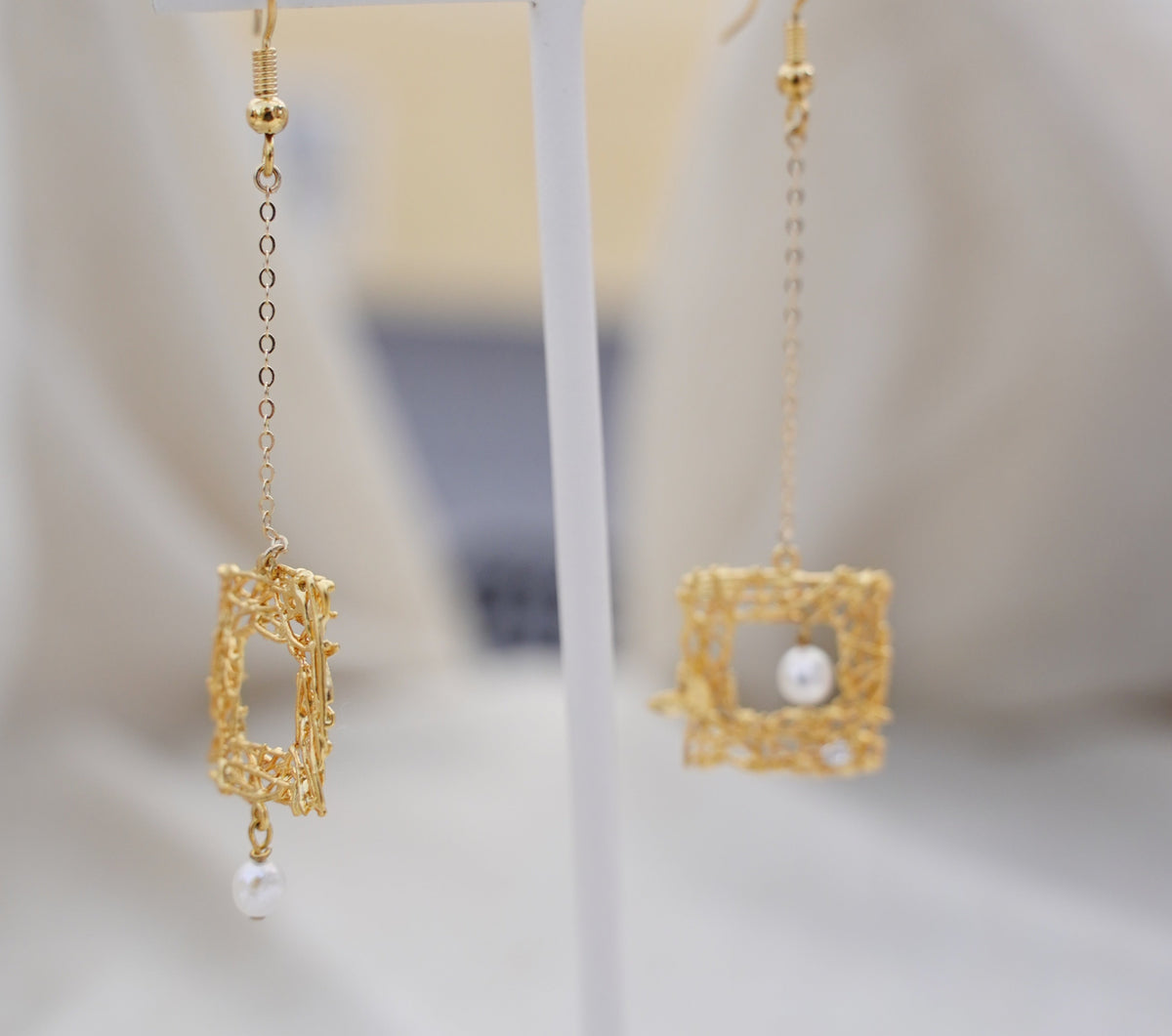 Chirping Window Earring