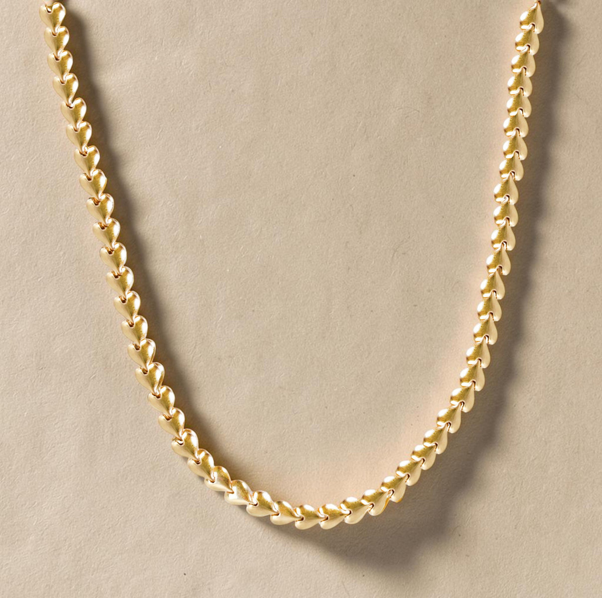 Findingyoyo Cupid gold vermeil necklace featuring a delicate chain of interlocking hearts with a warm finish.