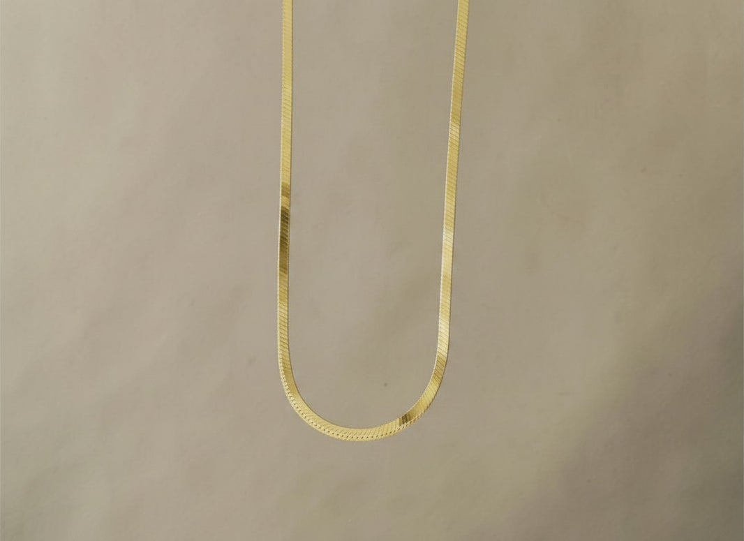 Findingyoyo Sardina gold vermeil herringbone chain necklace with a flat, smooth, and luxurious interlocking link design.