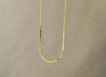 Findingyoyo Sardina gold vermeil herringbone chain necklace with a flat, smooth, and luxurious interlocking link design.