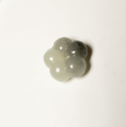 Findingyoyo Jardin Necklace featuring a hand-carved pale green and grey natural Hetian jade flower pendant