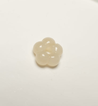 Findingyoyo hand-carved ivory-toned Hetian jade flower pendant with a smooth, polished finish.