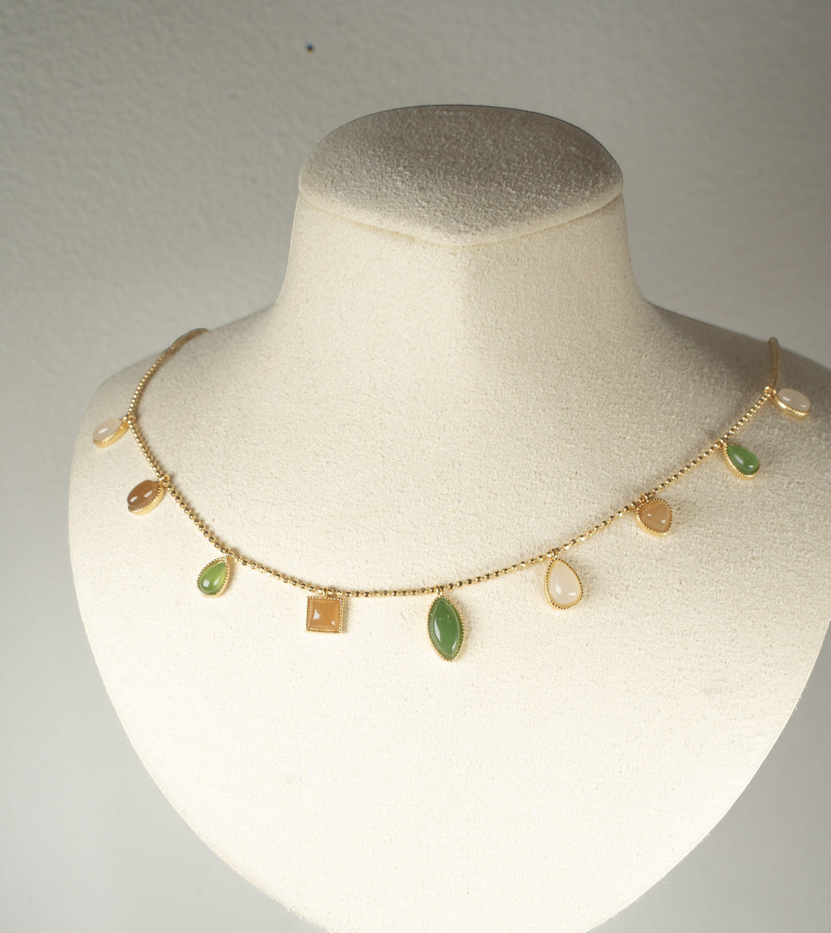 Findingyoyo necklace featuring multi-shaped Hetian jade stones in five elemental tones with gold vermeil accents.