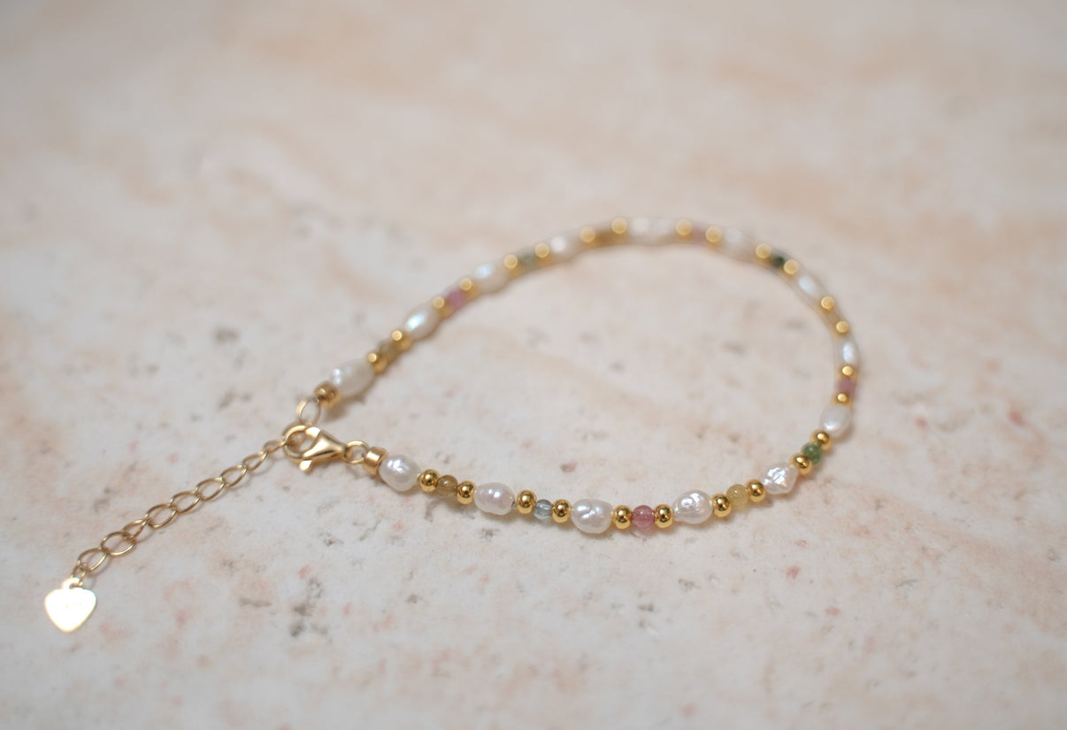 Findingyoyo Skittles bracelet featuring natural tourmaline stones and freshwater keshi pearls on gold vermeil chain.