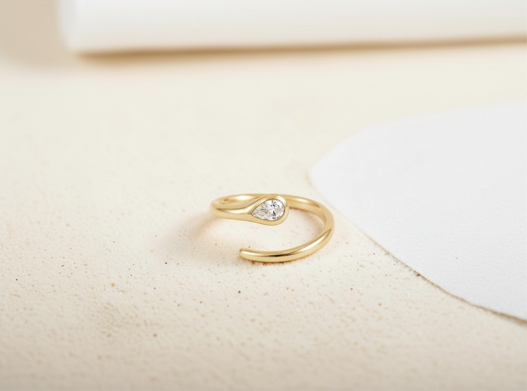 Findingyoyo Venus ring featuring a tear-shaped lab-grown diamond set in solid 9K yellow gold with an adjustable band.