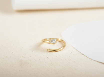 Findingyoyo Venus ring featuring a tear-shaped lab-grown diamond set in solid 9K yellow gold with an adjustable band.