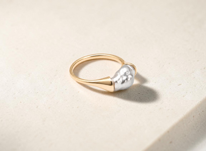 Findingyoyo Wavy Ring featuring an iridescent black Tahitian keshi pearl set on a solid 14K yellow gold band.