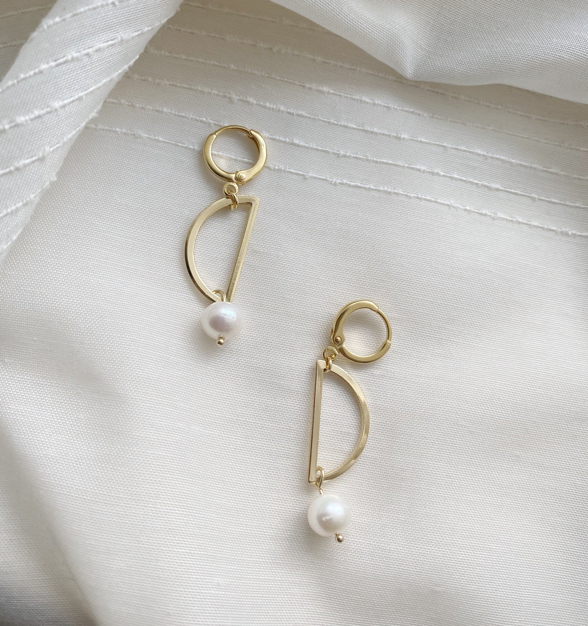 Handmade Crescent Fresh Water Pearl Earring 18K Gold FindingYoYo real pearl 