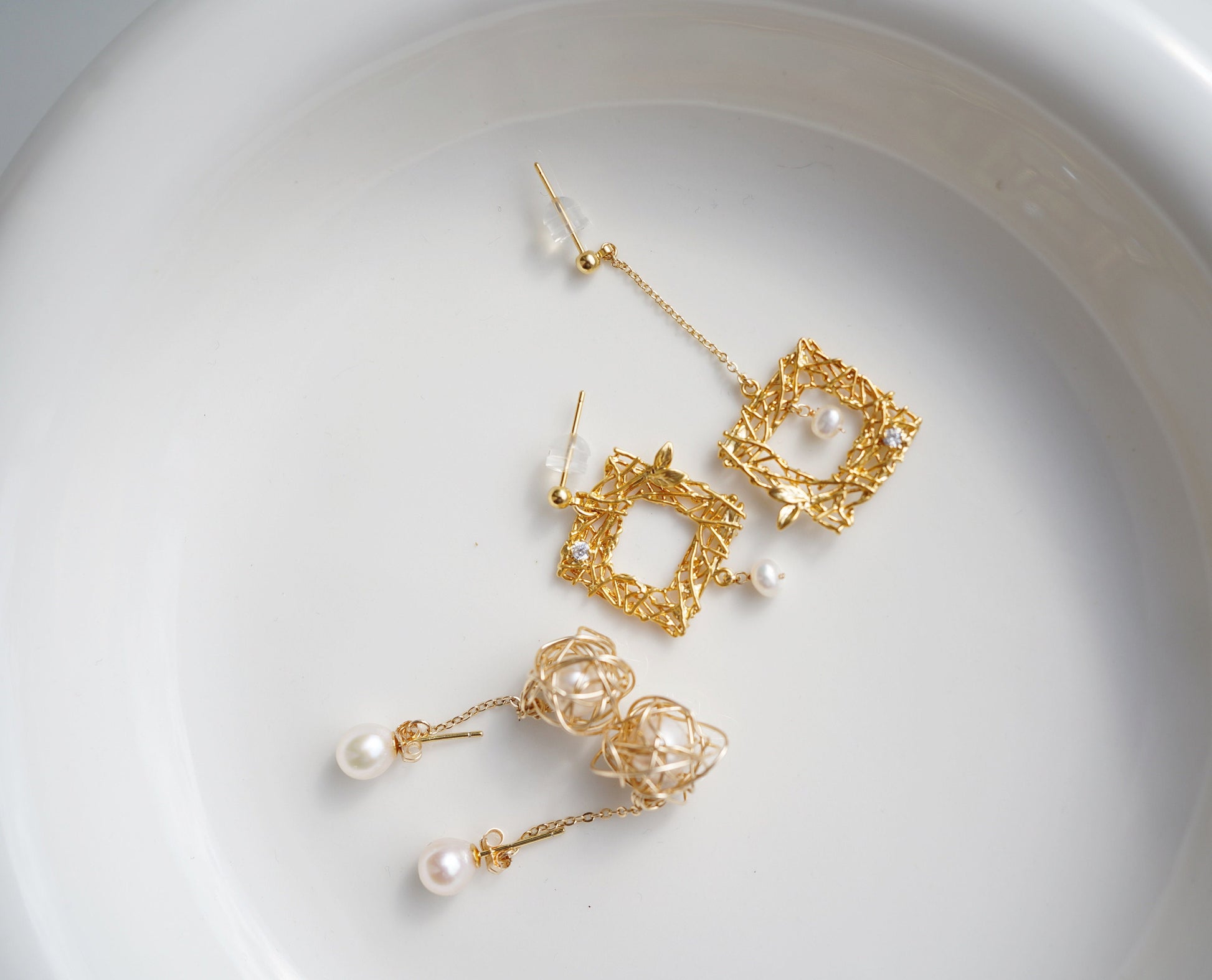 Chirping Window Earrings