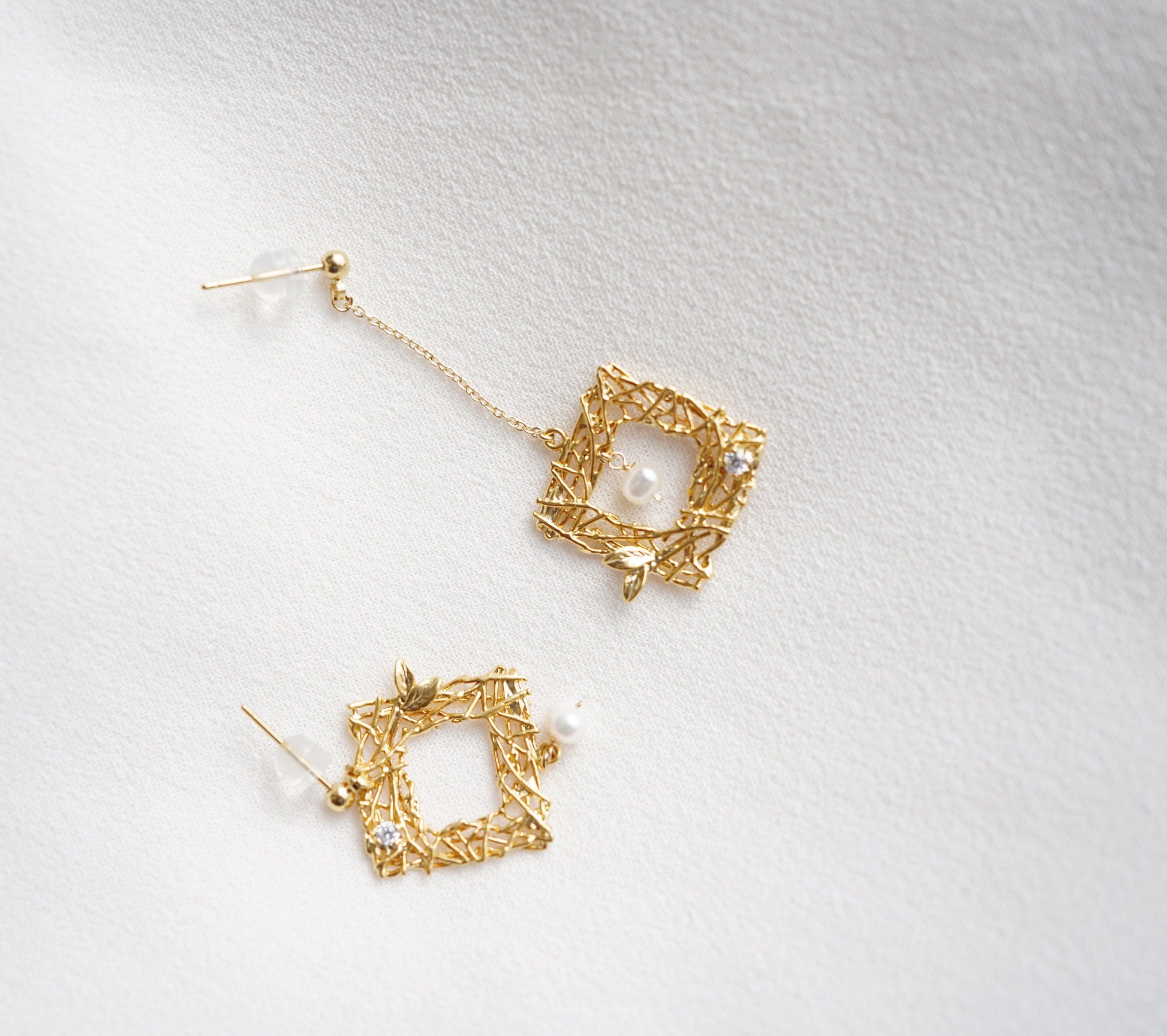Chirping Window Earring