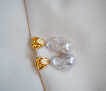 Baroque Pearl Tulip Earring